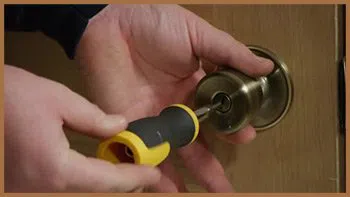 City Locksmith Shop Chicago, IL 312-288-7595 - 15-unlock-door
