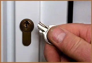 City Locksmith Shop Chicago, IL 312-288-7595 - 5-broken-key